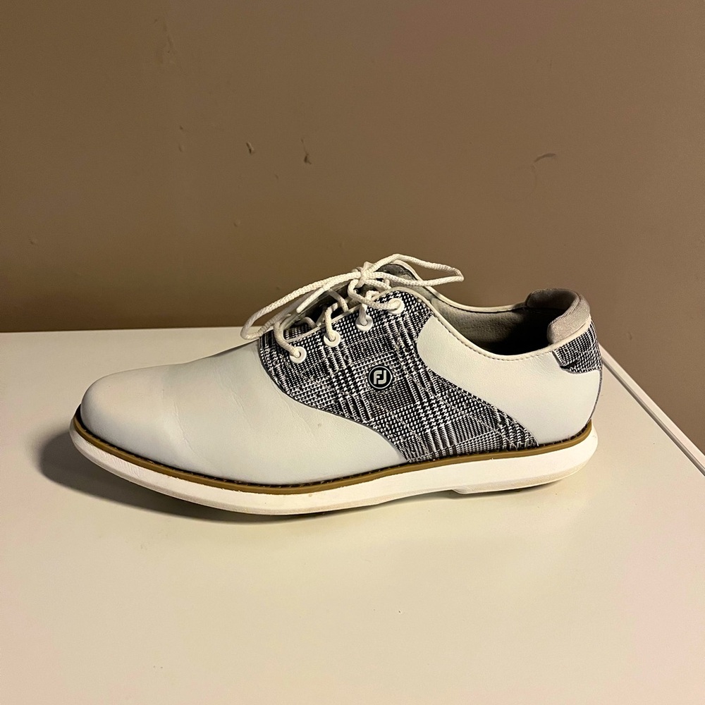 Men’s golf shoes